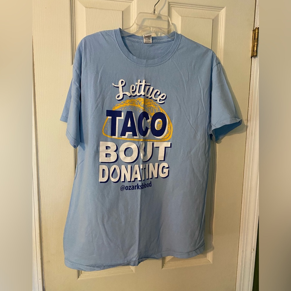 FOTL Light Blue Graphic T-Shirt lettuce taco bout donating 100% cotton large